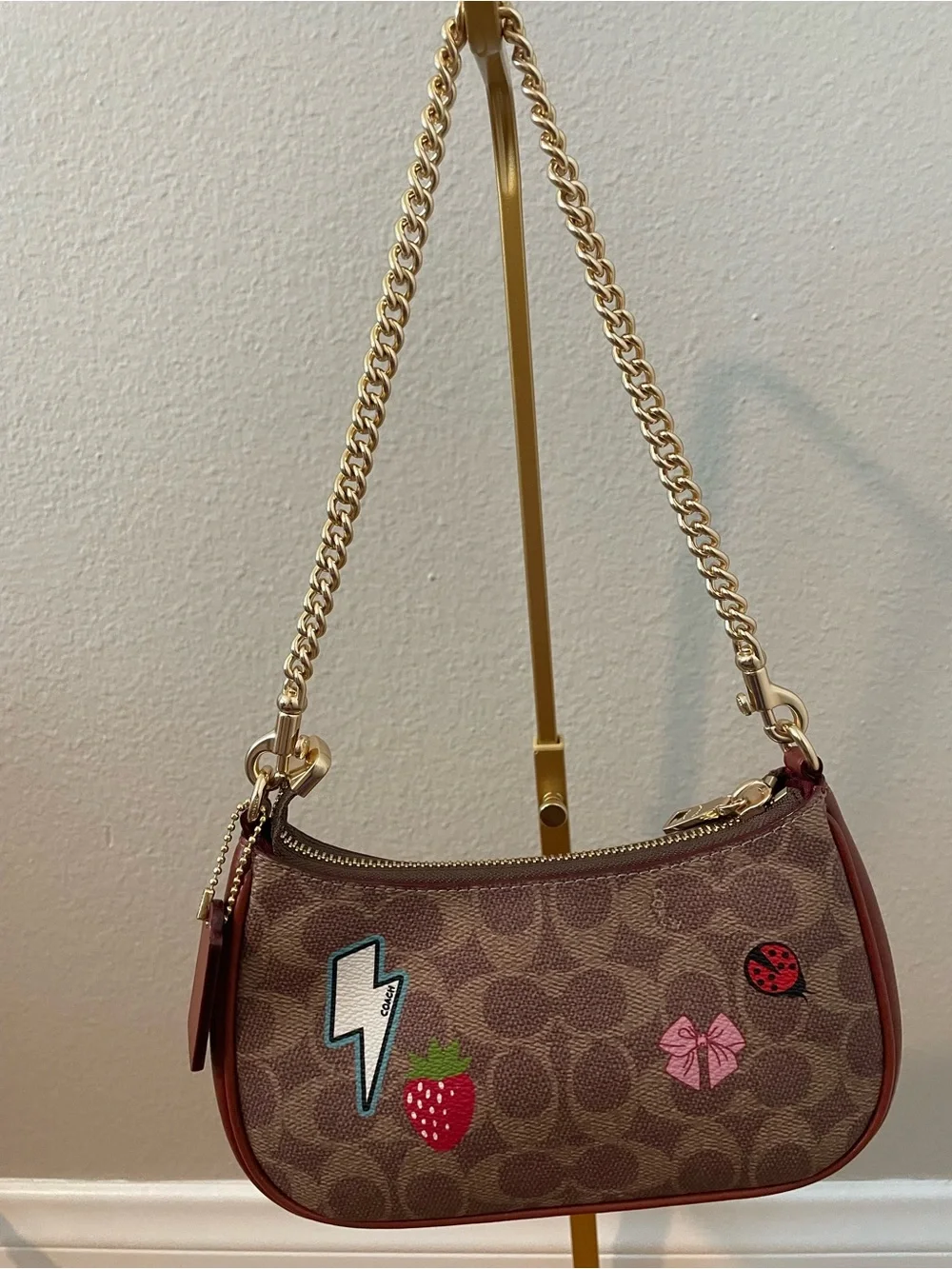 Coach CW321 Teri Mini Rexy Sticker Signature Crossbody Gold Chain Tan Multi
